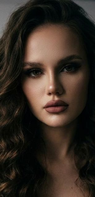 Model - Emeralda bigtits