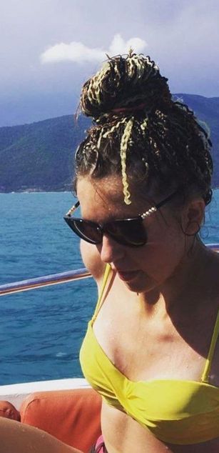 Model - Kristine feet