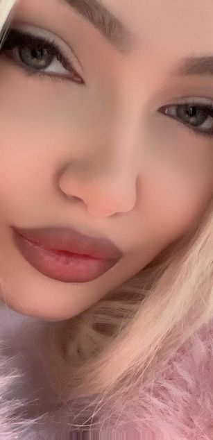 Model - Lina Lirian sexy