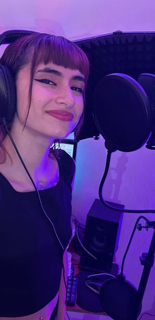 Model - Alynn_Bri feet