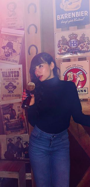 Model - Alynn_Bri feet