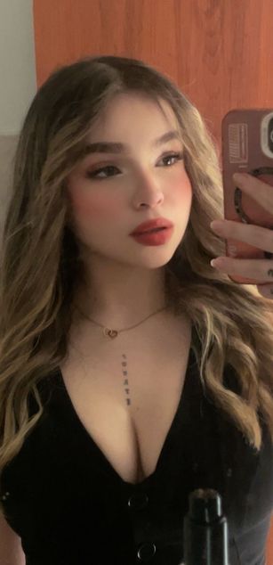 Model - Sabrina Walker deepthroat