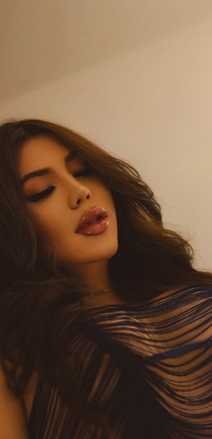 Model - Kendall Rossie masturbation