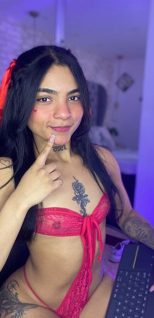 Model - PauVega deepthroat