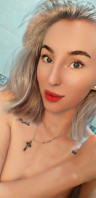 Model - Oksana Guminskaya joi