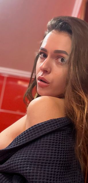 Model - BEAUTIFUL_MARY striptease