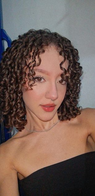 Model - Chloe Moreti dildo