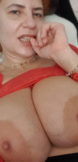 Model - BustyEve blowjob