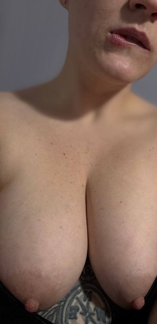 Model - Holy Mommy ass