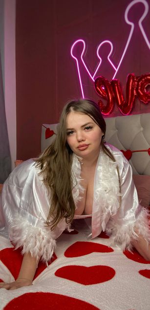 Model - Monika curvy