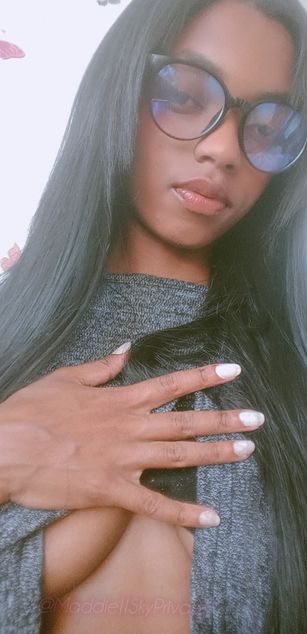 Model - Maddie Submissive