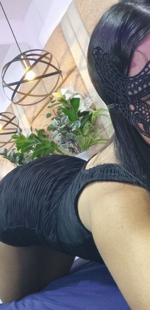 Model - Aria Bell dildo