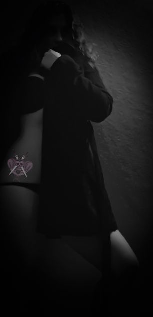 Model - Katriana Shade milf