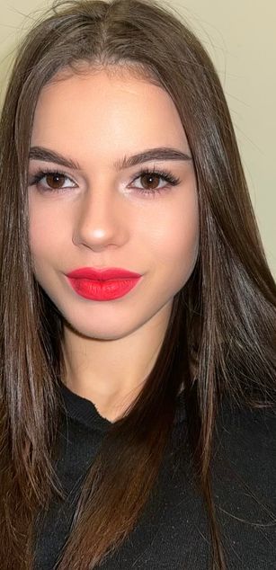 Model - Camiliia strip