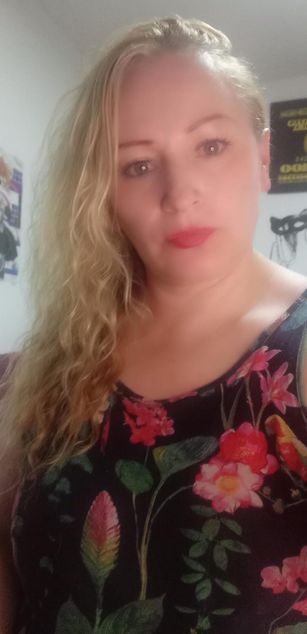 Model - Emperatriz milf