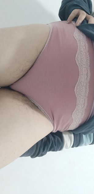 Model - hostshairy natural