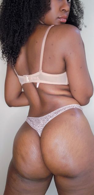 Model - SexyShan milf