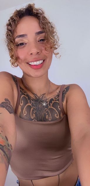 Model - SilvanaOwen JOI