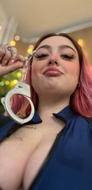 Model - KellyMoors curvy