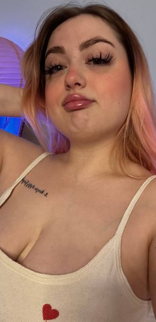 Model - KellyMoors curvy