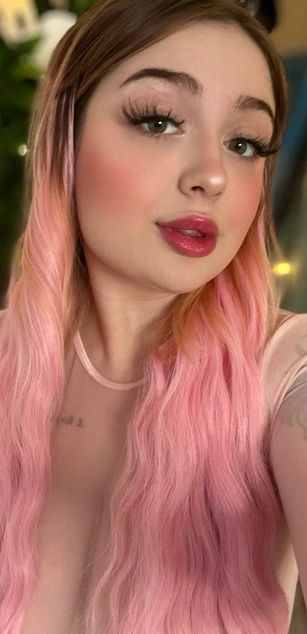 Model - KellyMoors curvy