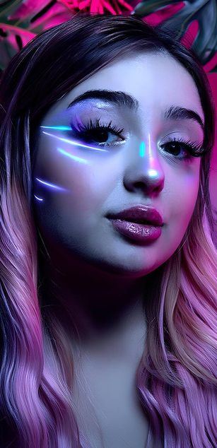 Model - KellyMoors curvy