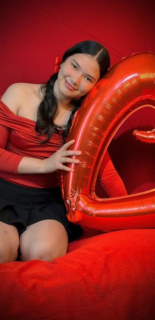 Model - Lizzie deepthroat