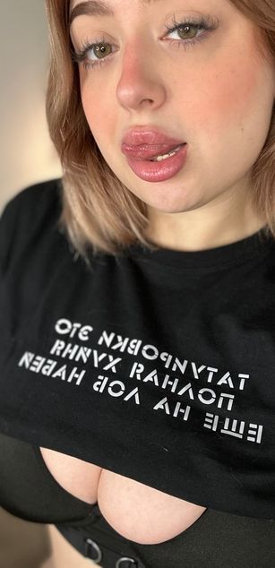 Model - KellyMoors curvy