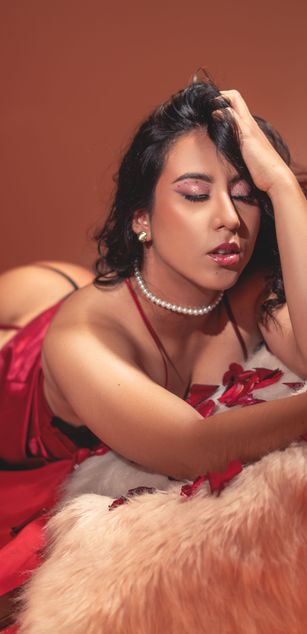 Model - DaraBeckett deepthroat