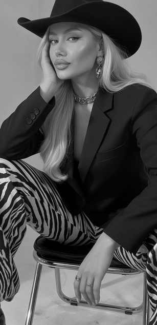 Model - Rosalin longlegs