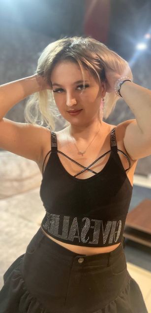 Model - Grace curvy