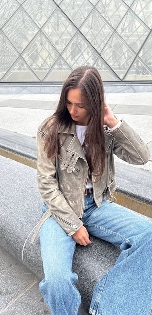 Model - Lissa longlegs