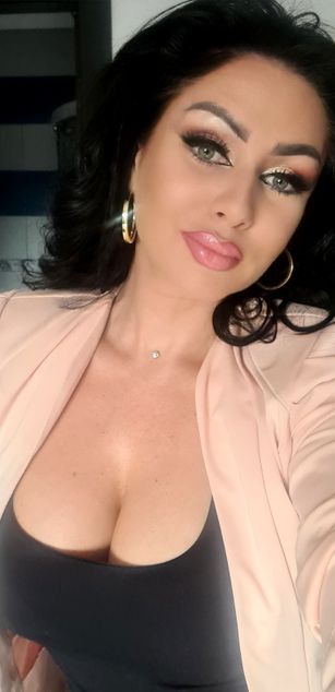 Model - LauraGreen36 bigtits