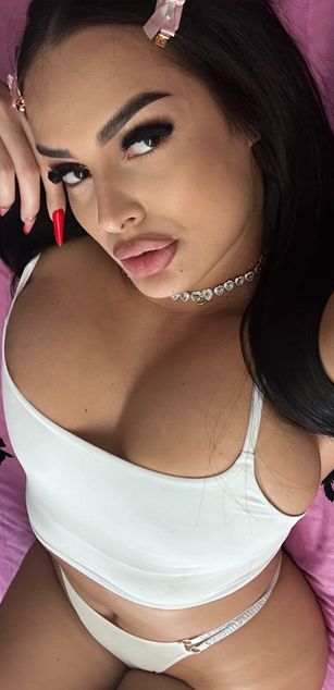 Model - Roberta Lopez curvy