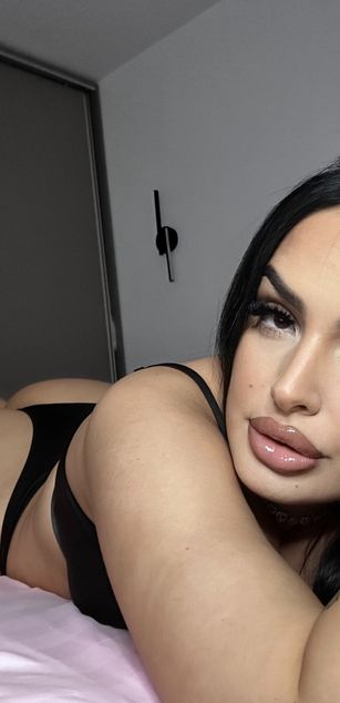 Model - Roberta Lopez curvy