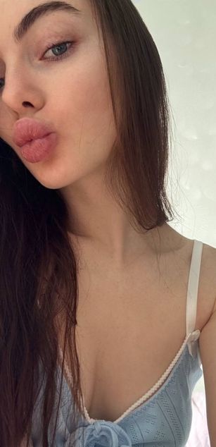 Model - Kora Bloom blowjob