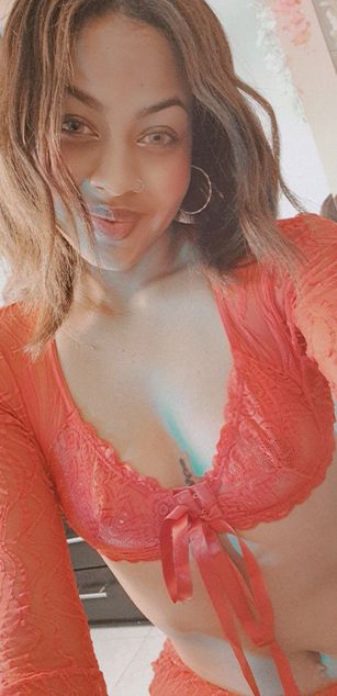 Model - Rebeca Black bigass