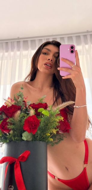 Model - Alice rows blowjob