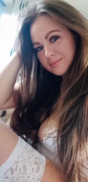 Model - British Queen Kay fetish