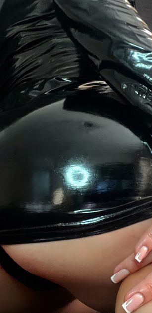 Model - Miss Kiki fetish