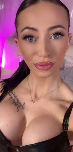 Model - RubyFever deepthroat