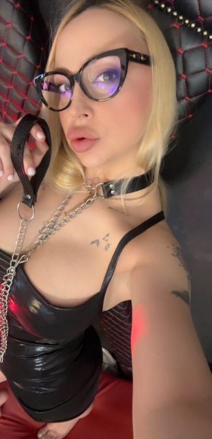 Model - OlliviaSmith deepthroat