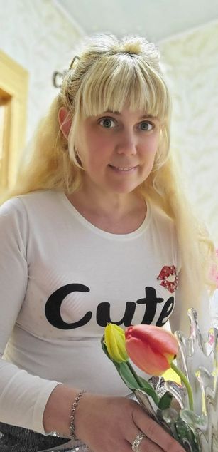 Model - Sylvia LuxuryLegs milf