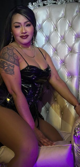 Model - Ambar curvy
