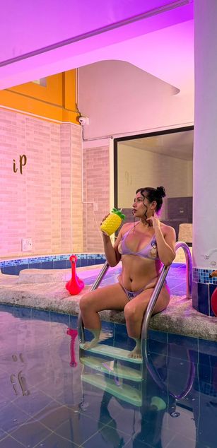 Model - MiaKlein deepthroat