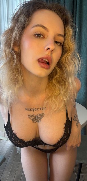 Model - Maria Sweeet dildo