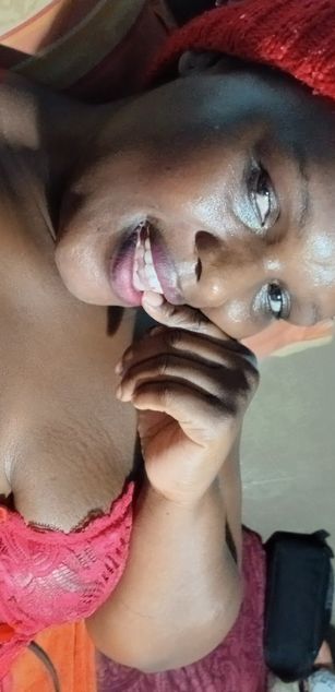 Model - Rachel deepthroat