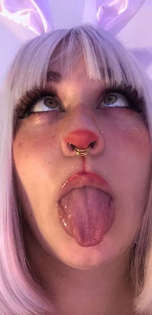 Model - KathleenCosmicVice striptease