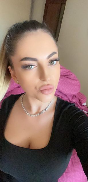 Model - Glamorous_Kay blowjob