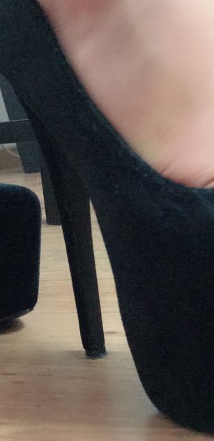 Model - Miss Amber Divine heels